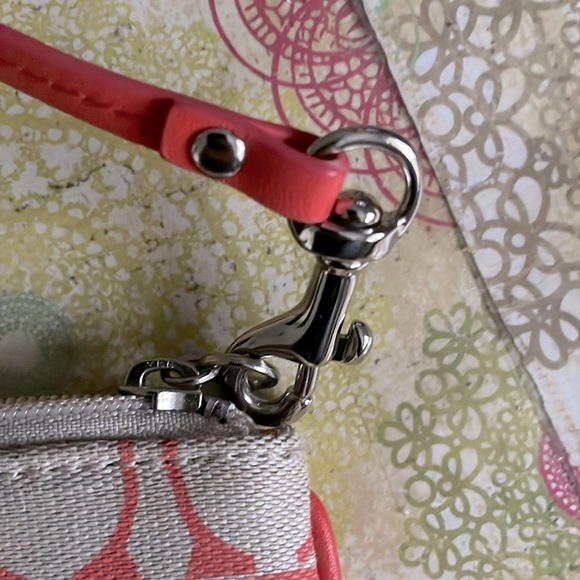 Coach Authentic Signature Vintage Wristlet - Picture 5 of 6